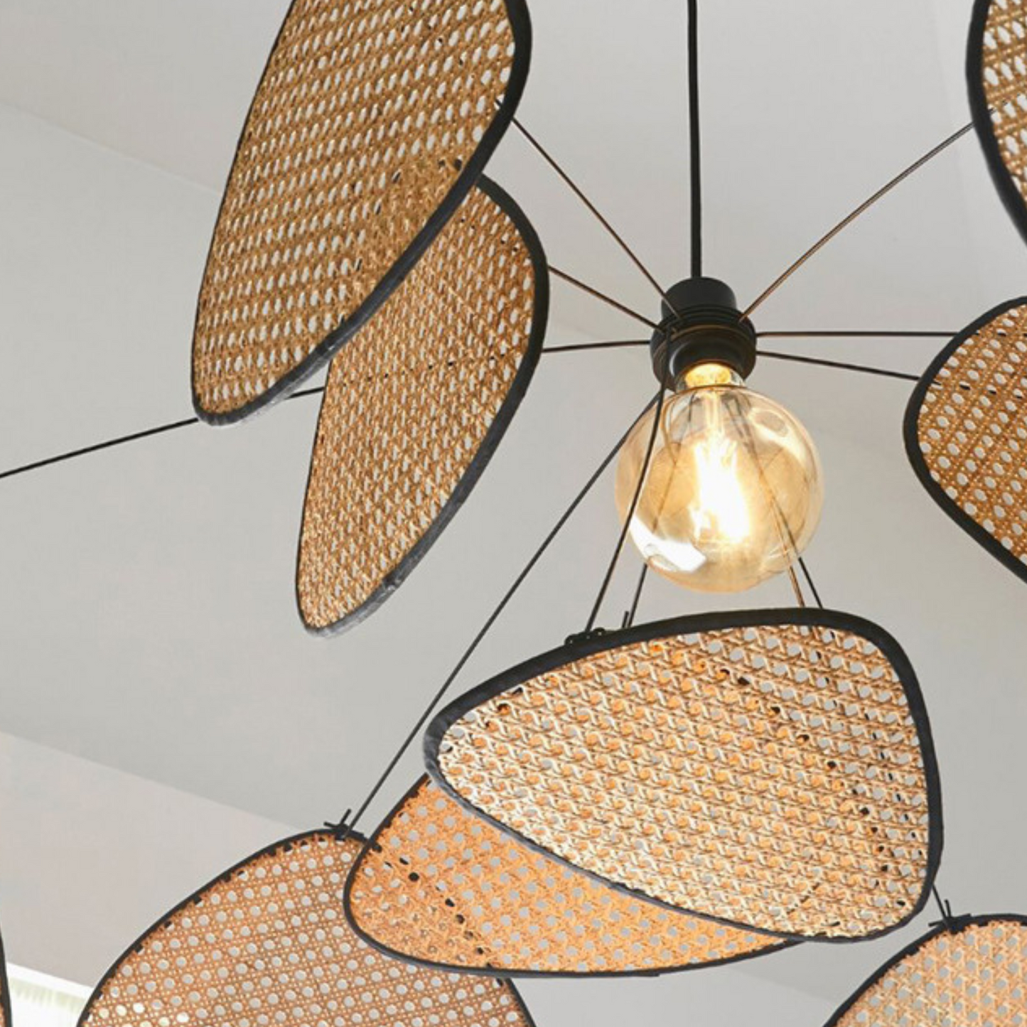 EIRA - Designer Hanglamp met Handgevlochten Bamboe Panelen